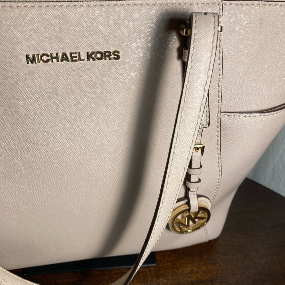 Michael Kors NWOT Tote shoulder Bag - Picture 8 of 9